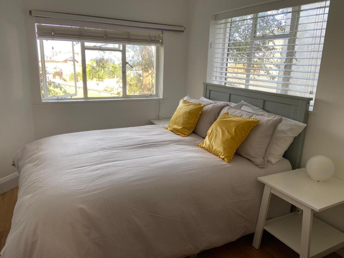 Warwick House - Stunning House With Terrace And Sea Views, Sleeps 11 Villa Worthing Bagian luar foto