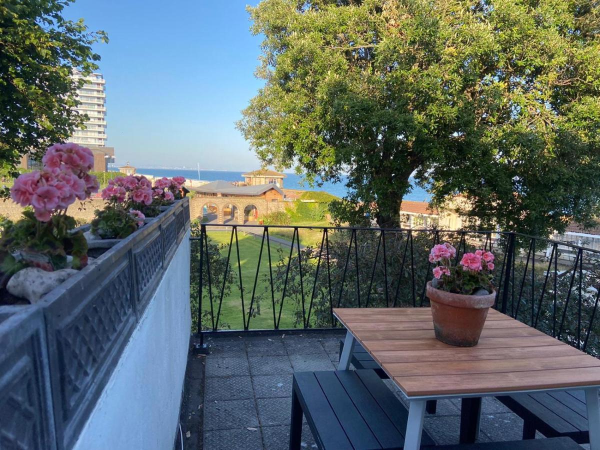 Warwick House - Stunning House With Terrace And Sea Views, Sleeps 11 Villa Worthing Bagian luar foto