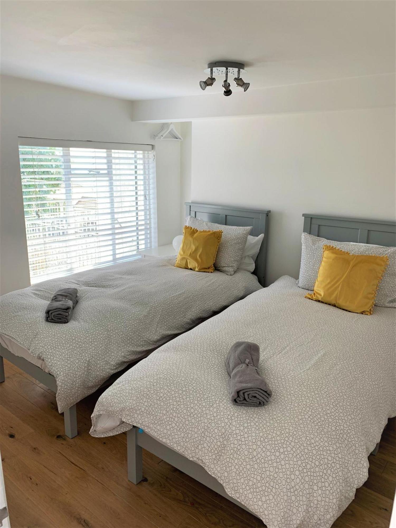 Warwick House - Stunning House With Terrace And Sea Views, Sleeps 11 Villa Worthing Bagian luar foto