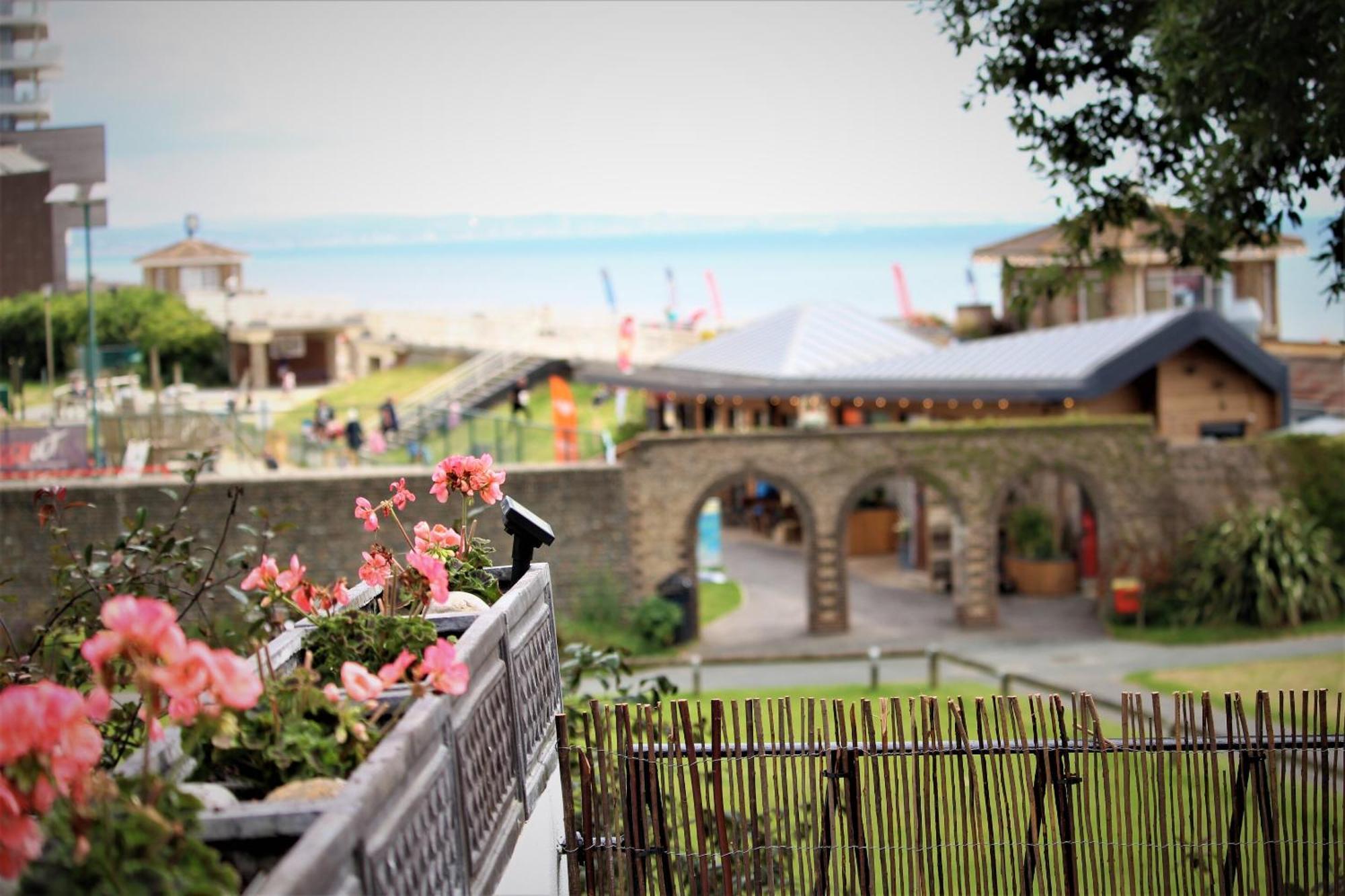 Warwick House - Stunning House With Terrace And Sea Views, Sleeps 11 Villa Worthing Bagian luar foto